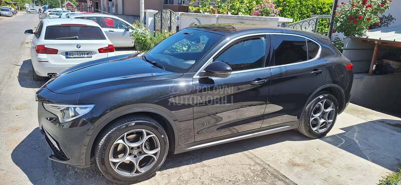 Alfa Romeo Stelvio Q4