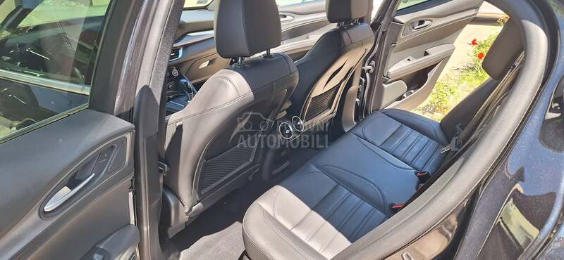 Alfa Romeo Stelvio Q4