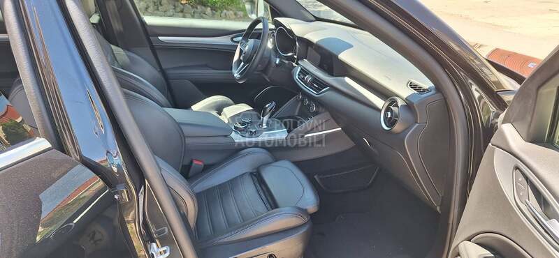 Alfa Romeo Stelvio Q4