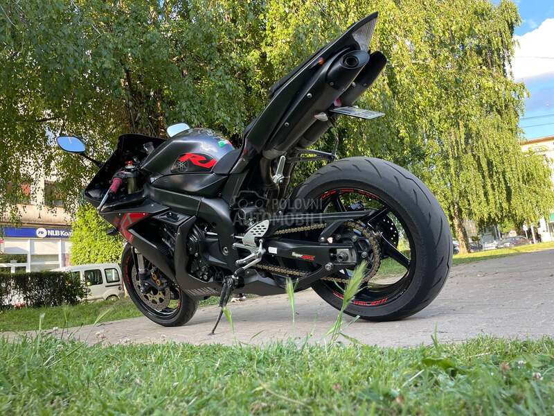 Yamaha R1