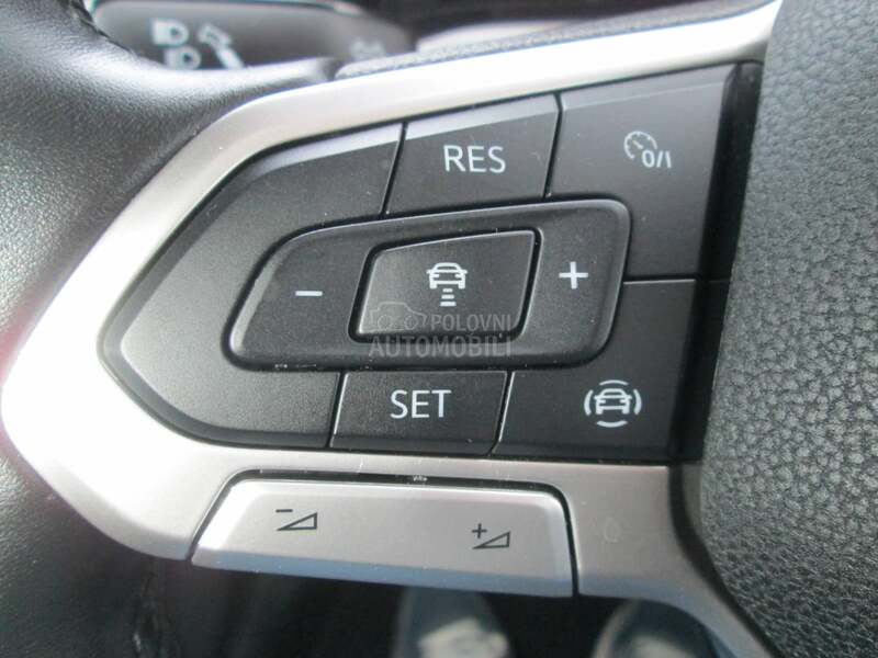 Volkswagen Golf 8 1.5 TSI LIFE