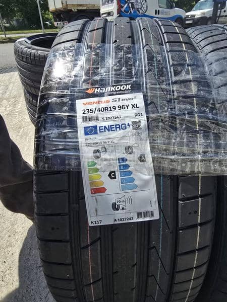 Hankook 235/40 R19 Letnja