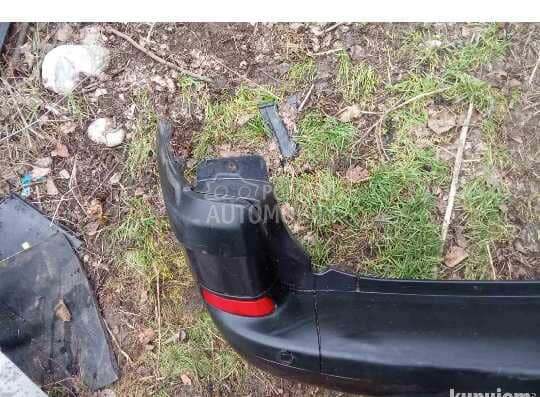 Branik zadnji C8,807