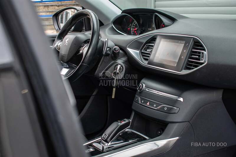Peugeot 308 1.2Pure Led EAT