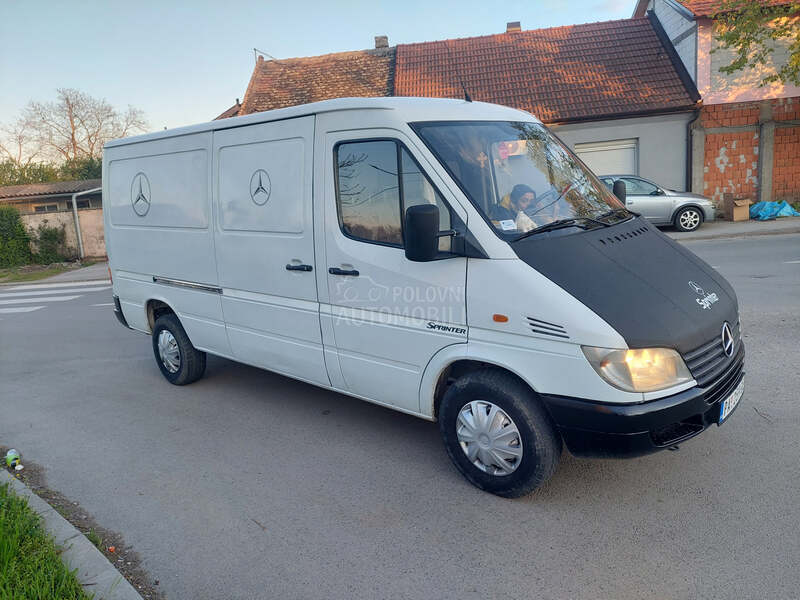 Mercedes Benz Sprinter 208