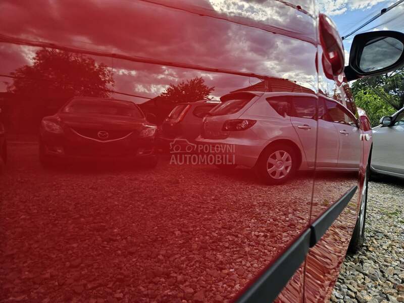 Mazda 3 1.6 V.E.L. SER N.A.V