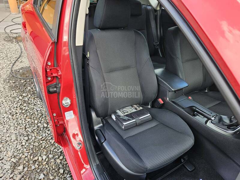 Mazda 3 1.6 V.E.L. SER N.A.V