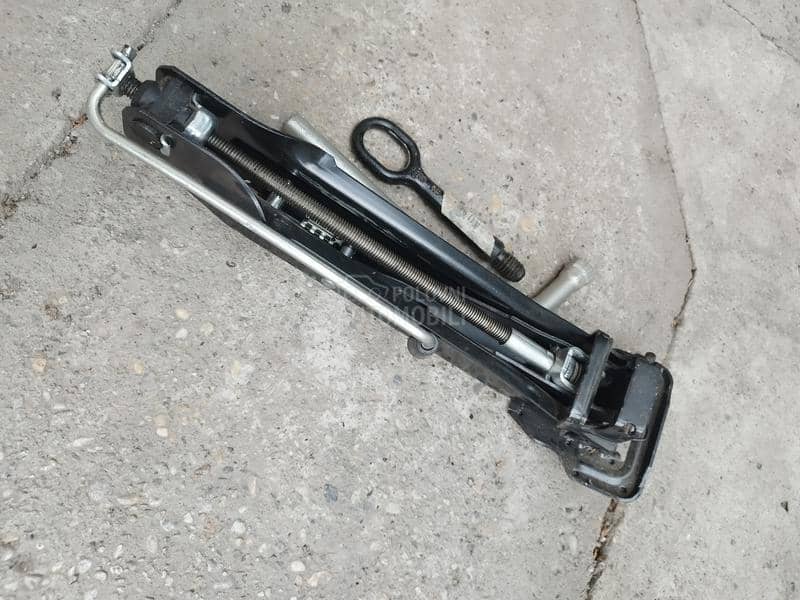 Dizalica i ključ Q5 ORIGINAL