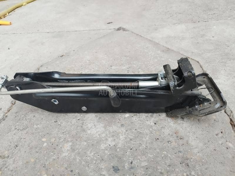 Dizalica i ključ Q5 ORIGINAL