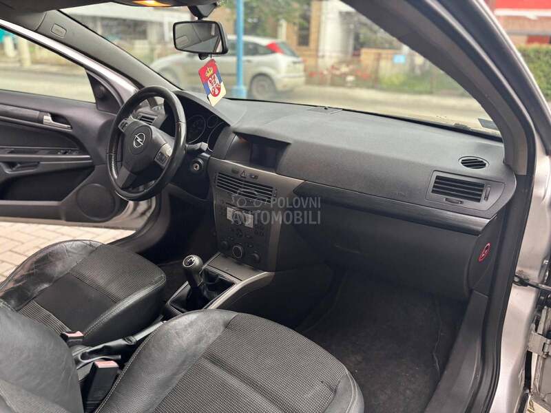 Opel Astra H GTC SPORT