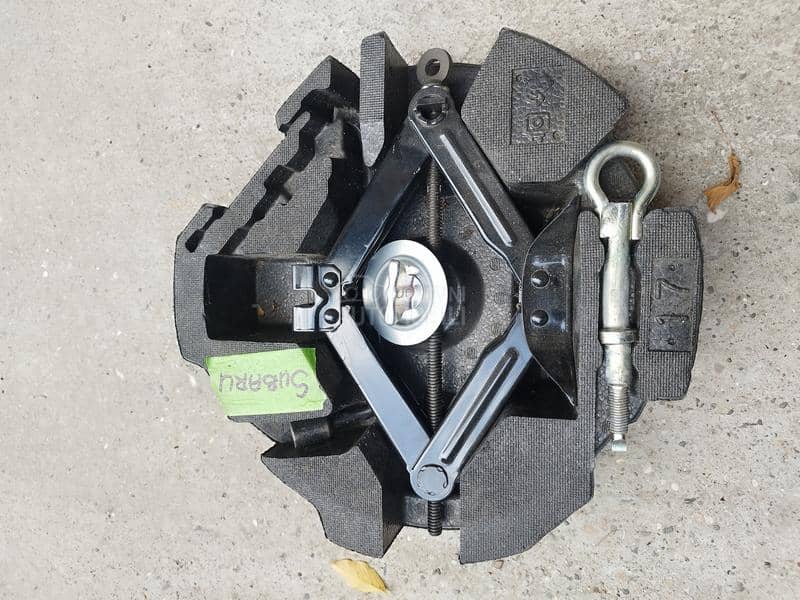 Dizalica i ključ XV FORESTER