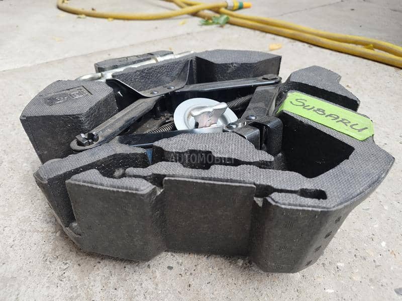 Dizalica i ključ XV FORESTER