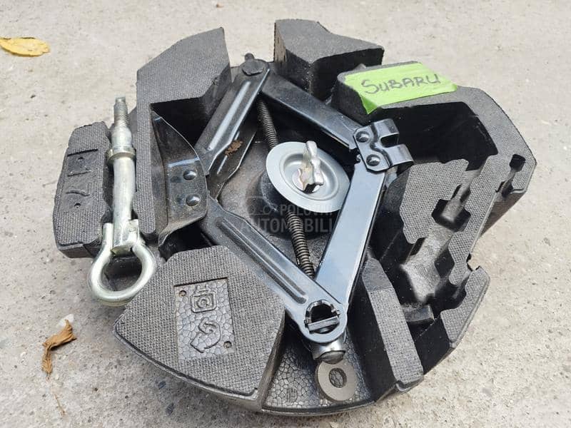 Dizalica i ključ XV FORESTER