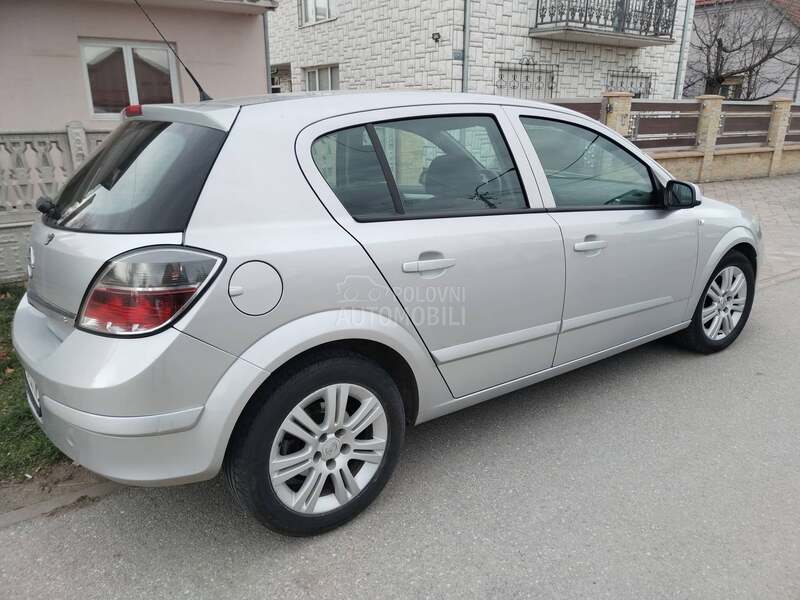 Opel Astra H 1.6