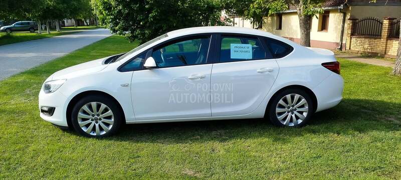 Opel Astra J 1.4 TNG