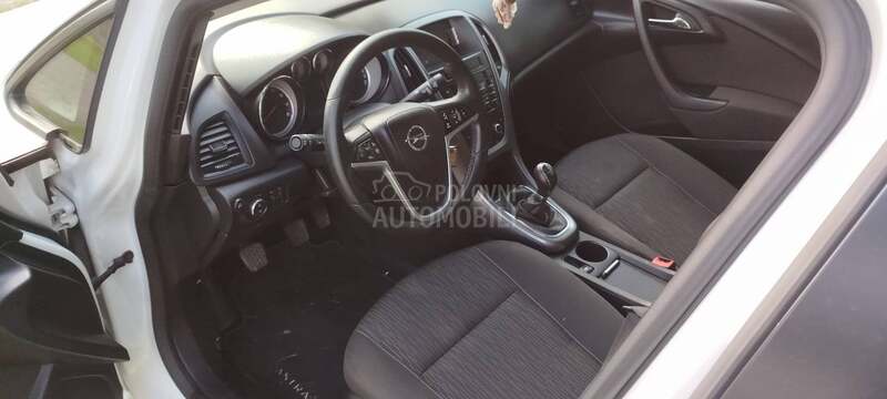 Opel Astra J 1.4 TNG