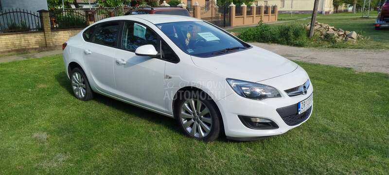 Opel Astra J 1.4 TNG