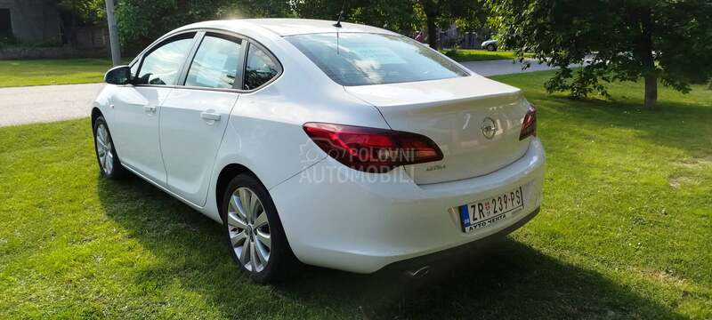 Opel Astra J 1.4 TNG