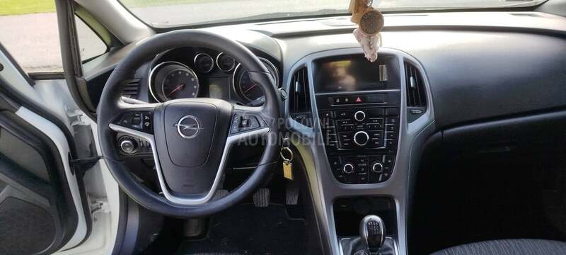 Opel Astra J 1.4 TNG