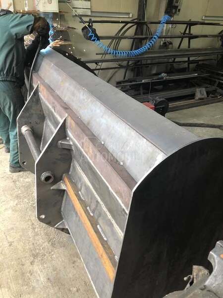 Manitou Bukur