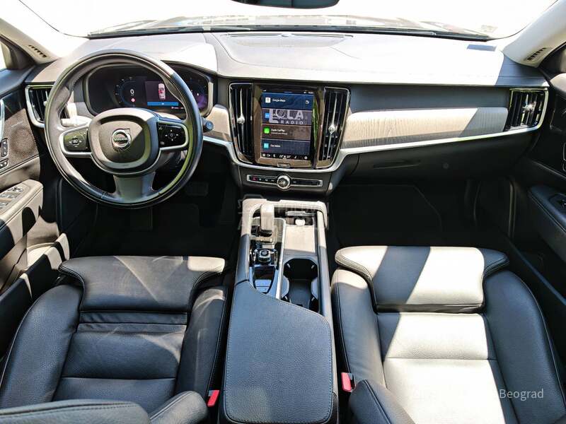 Volvo V90 Cross Country B4 AWD MOMENTUM PRO