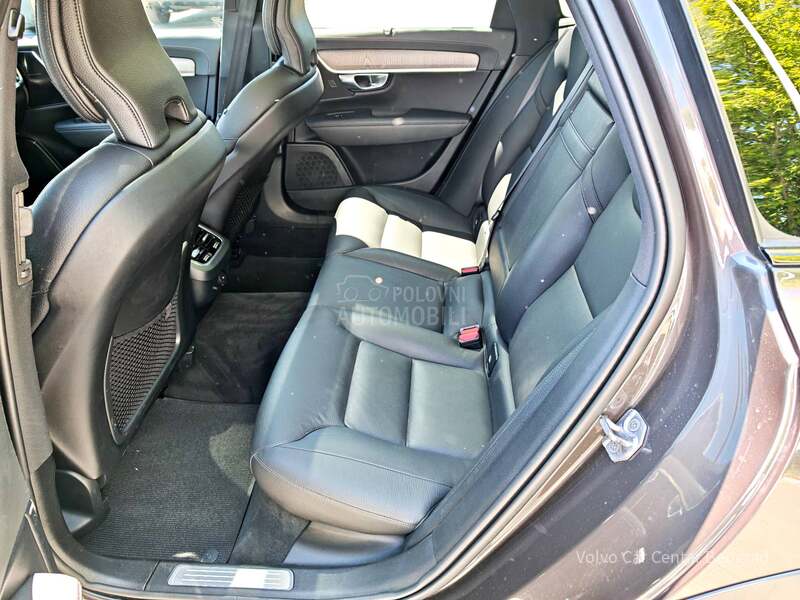 Volvo V90 Cross Country B4 AWD MOMENTUM PRO