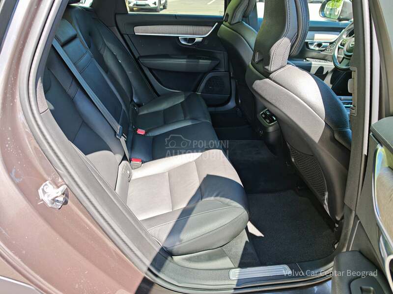 Volvo V90 Cross Country B4 AWD MOMENTUM PRO