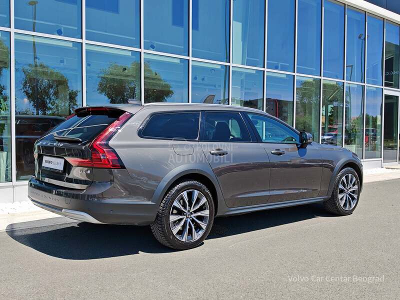 Volvo V90 Cross Country B4 AWD MOMENTUM PRO