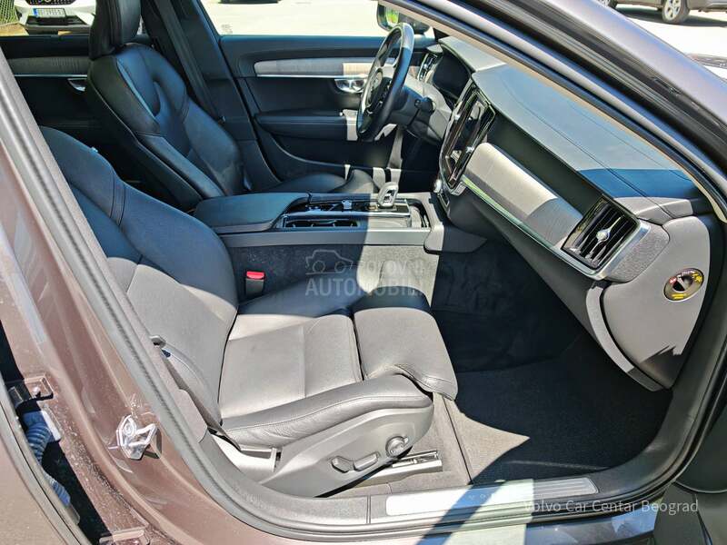 Volvo V90 Cross Country B4 AWD MOMENTUM PRO