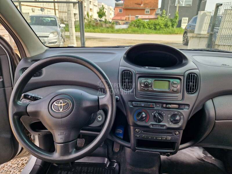 Toyota Yaris Verso 1.3 vvti