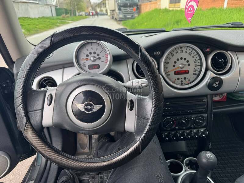 MINI Cooper 1,6B D0BAR MINI