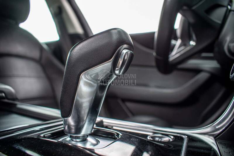 Jaguar XE 2.0D AWD