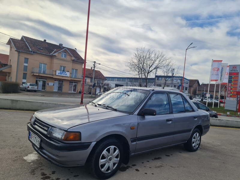 Mazda 323 