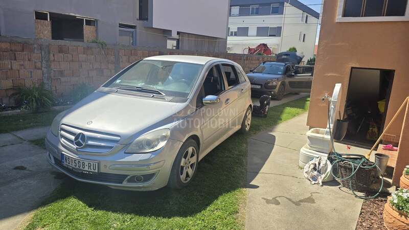 Mercedes Benz B 200 
