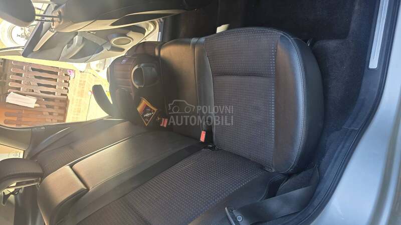 Mercedes Benz B 200 