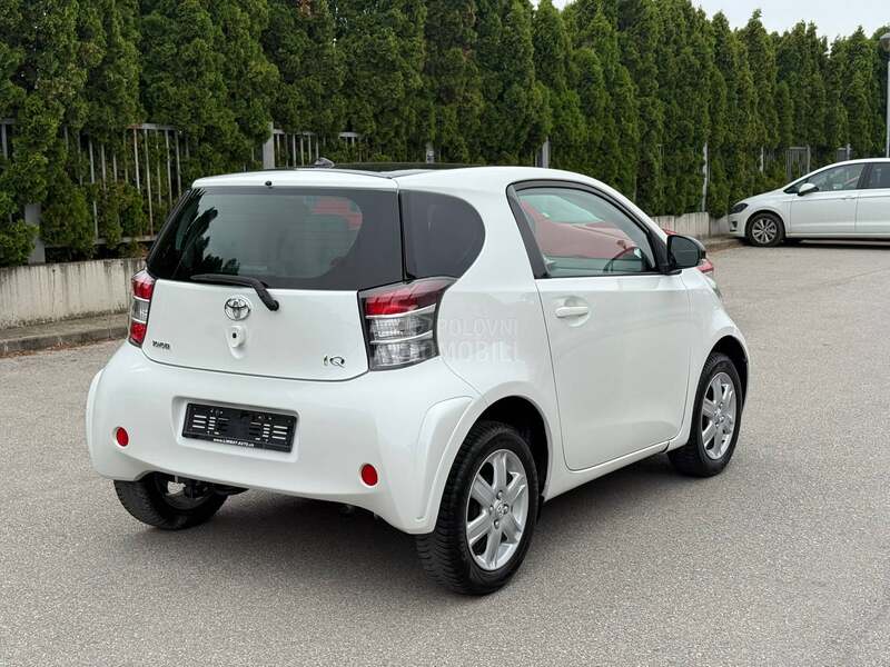 Toyota iQ 1.0 multidrive perl.
