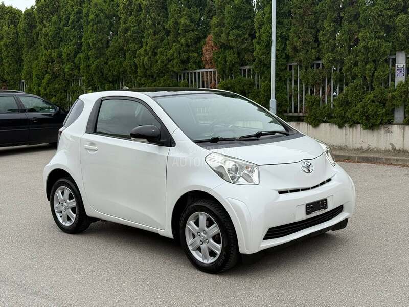 Toyota iQ 1.0 multidrive perl.