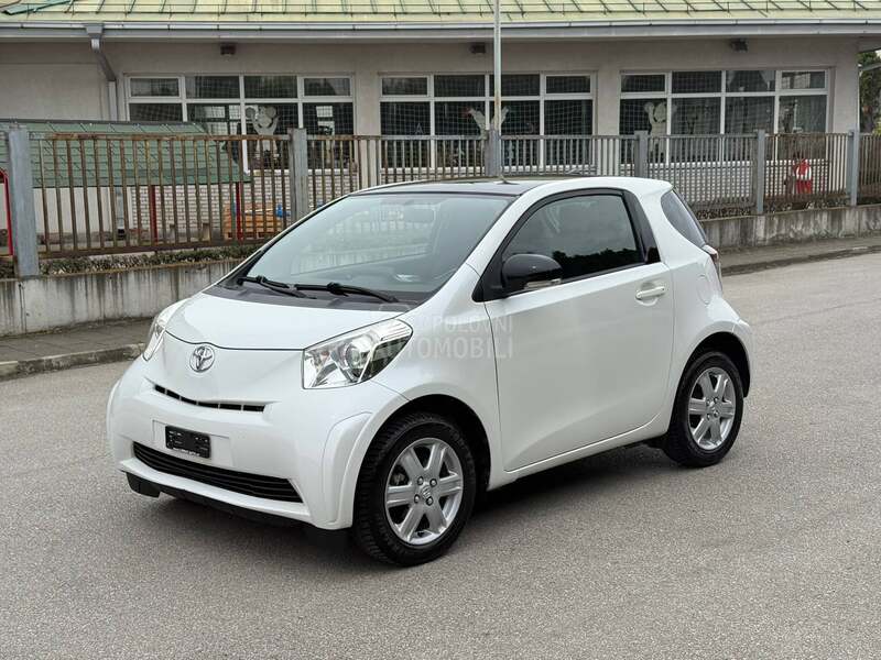Toyota iQ 1.0 multidrive perl.