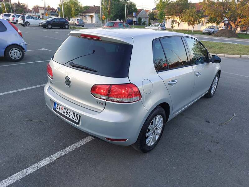 Volkswagen Golf 6 1.6 NOV U SRB