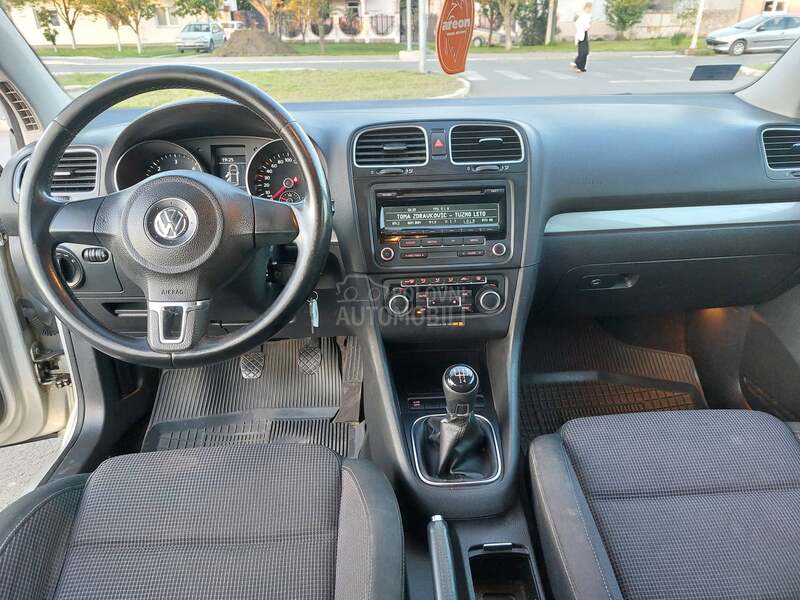 Volkswagen Golf 6 1.6 NOV U SRB