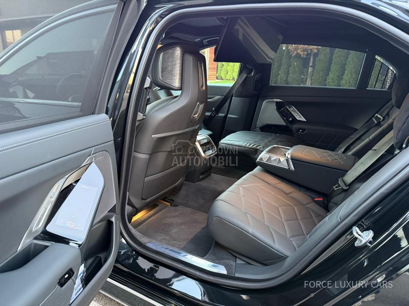 BMW M760e xDrive M Sport