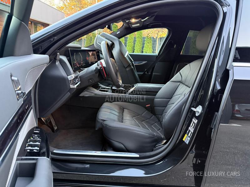 BMW M760e xDrive M Sport