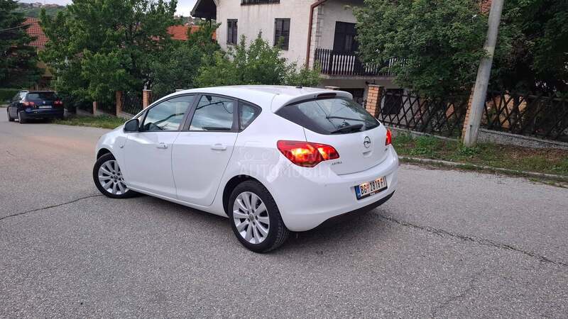 Opel Astra J 1.7 CDTI NOVA, NOVA