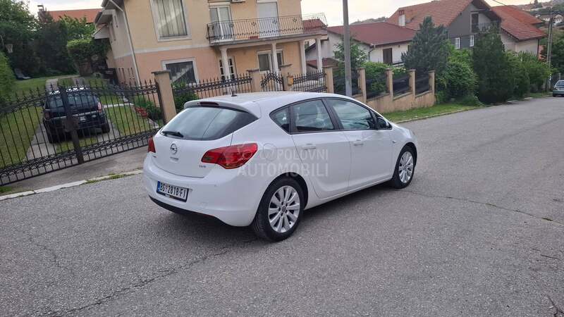 Opel Astra J 1.7 CDTI NOVA, NOVA