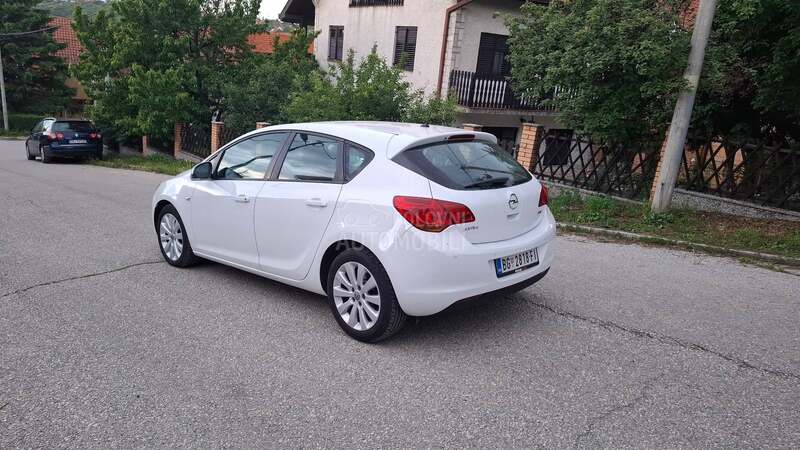 Opel Astra J 1.7 CDTI NOVA, NOVA
