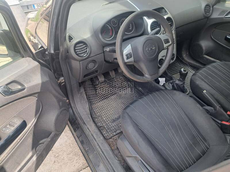 Opel Corsa D NEISPRAVAN