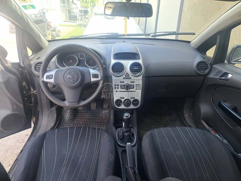 Opel Corsa D NEISPRAVAN
