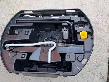 Set dizalica i kljuc za Peugeot 308