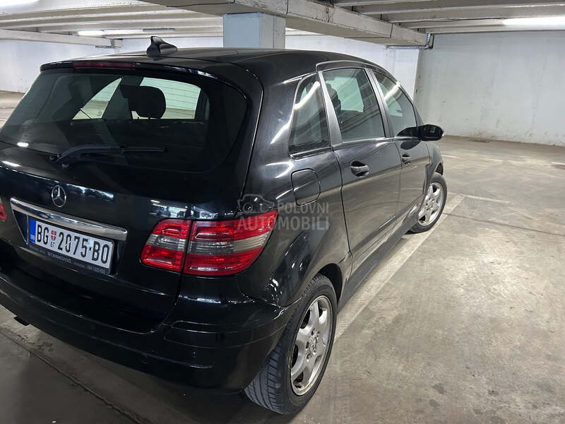 Mercedes Benz B 180 