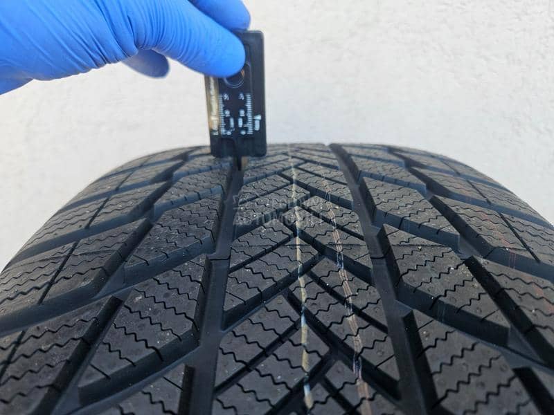 Bridgestone 255/50 R18 Zimska